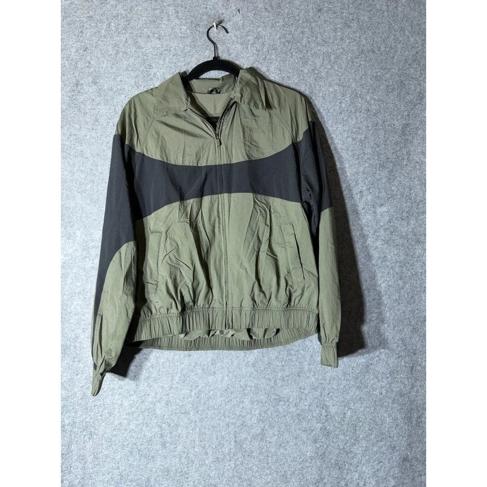 Lululemon Pack It Up Jacket Womens XS Army Green Black Colorblock Windbreaker